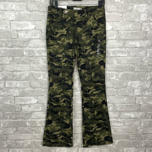 RUE 21 Camo Low Rise Boot Jeans - Picture 1 of 6